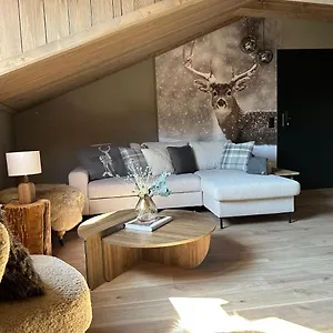 Coffee And Croissant Apartament